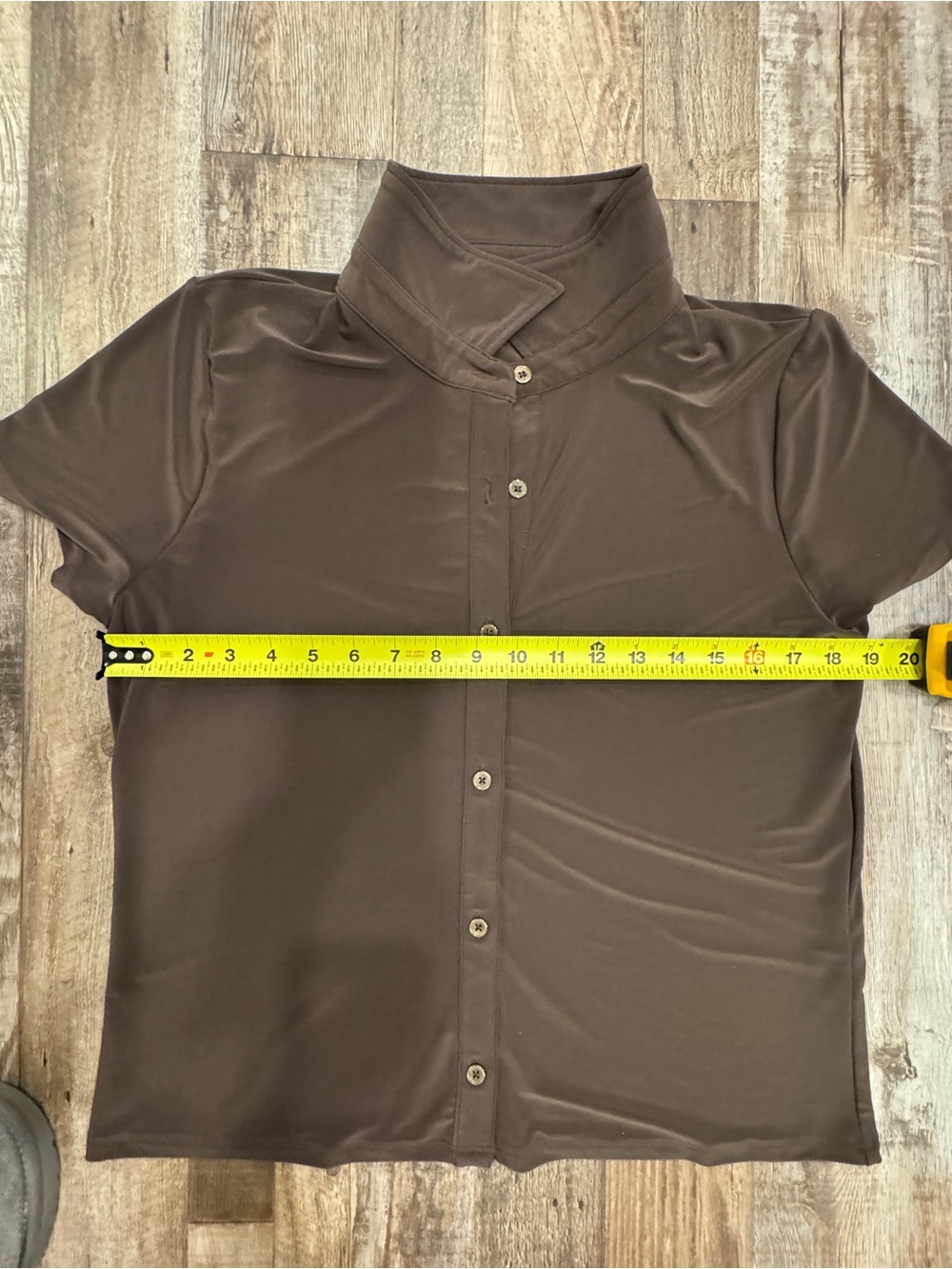 Babaton Brown Short-Sleeve Button Front Top ARITZIA, size Lg - Picture 4 of 7